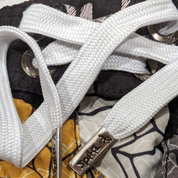 Board shorts, black and gold Size Large 12/14 - Picture 8 of 9